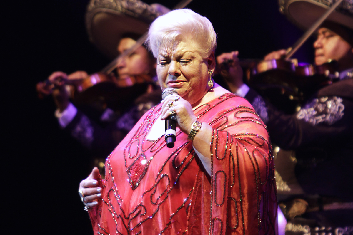 ¡¿Me estás oyendo inútil?! Paquita la del Barrio y su impacto en la comunidad latina