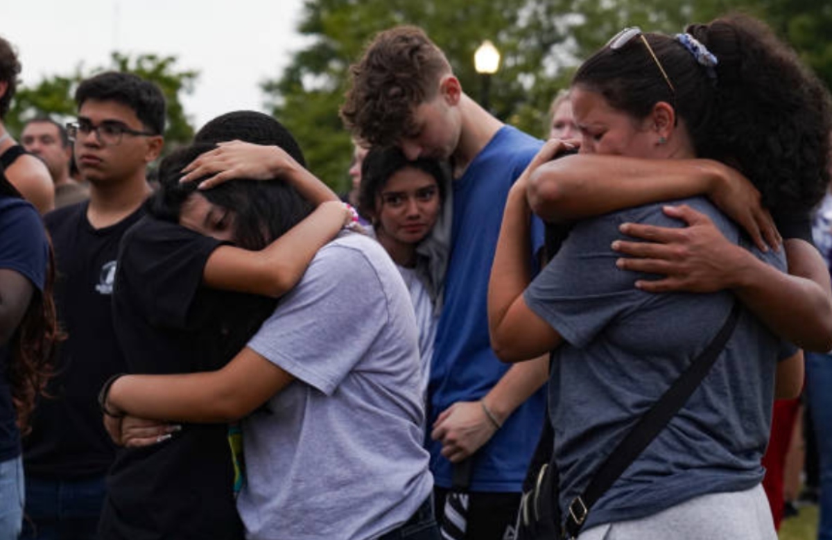 estudiantes llorando, estudiantes desconsolados, tiroteo, Georgia, QuéOnnda