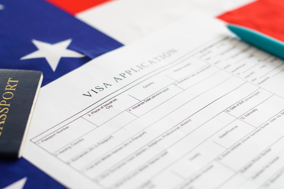 solicitud, pasaporte, bandera de EEUU, Inmigración, QuéOnnda