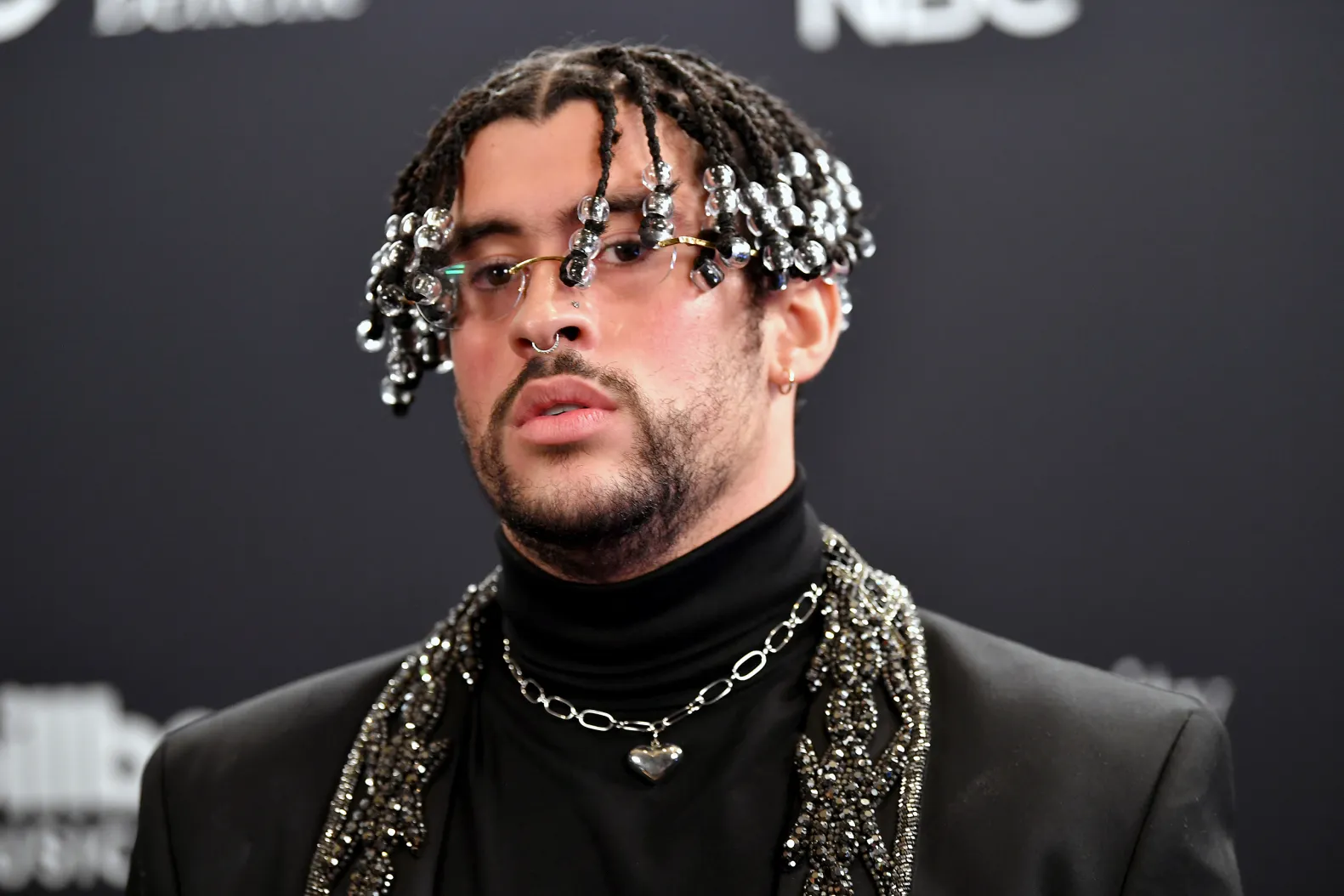 Bad Bunny domina: Todo sobre su nuevo álbum ‘Debí Tirar Más Fotos’