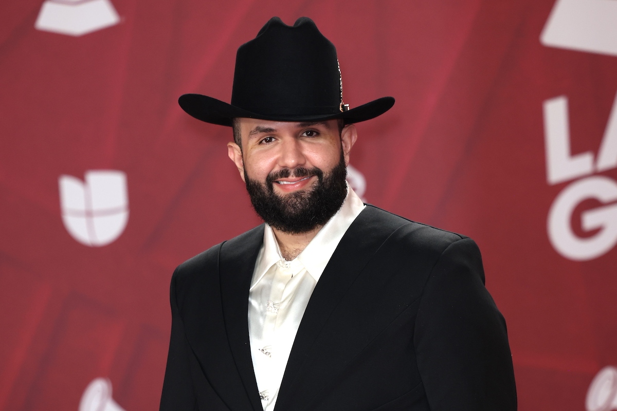 ¡Tiene a los hispanos vueltos ‘locos’! ¿Quién es Carín León?