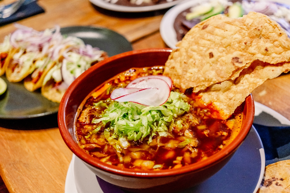 sopas caldos latinos invierno, pozole, caldo, QuéOnnda
