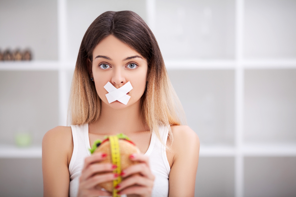 ¡No exageres! El impacto de las dietas extremas en la salud de las latinas