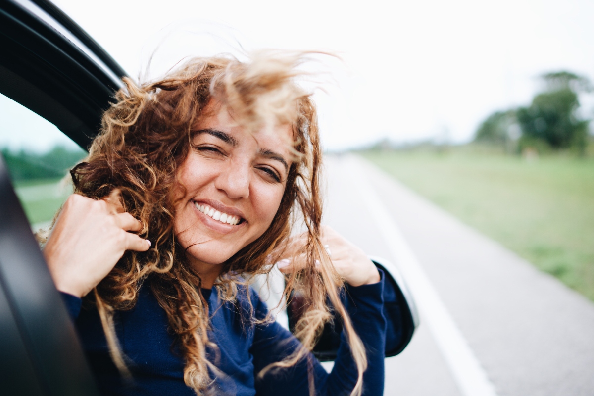 ¡No pierdas la cabeza! Cómo mantener el cabello saludable durante cambios de clima