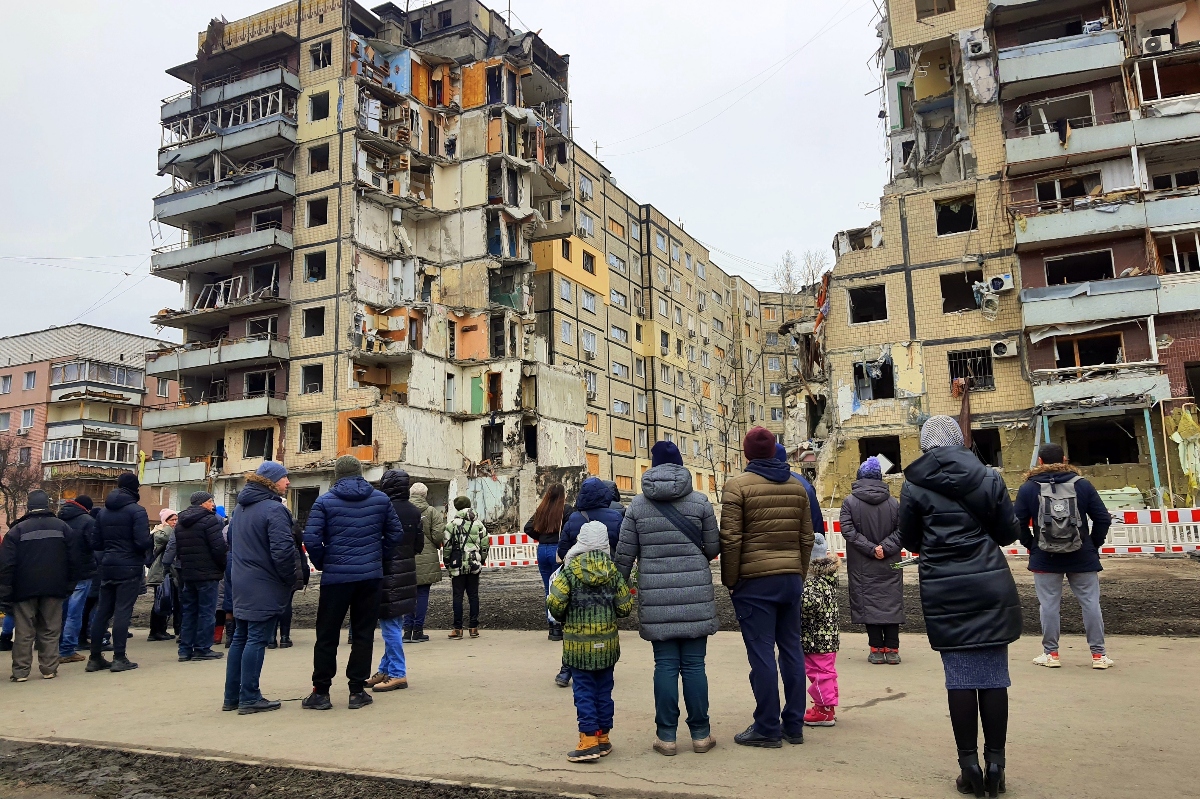 edificios derrumbados, personas viendo edificios derrumbados, Internacionales, QuéOnnda