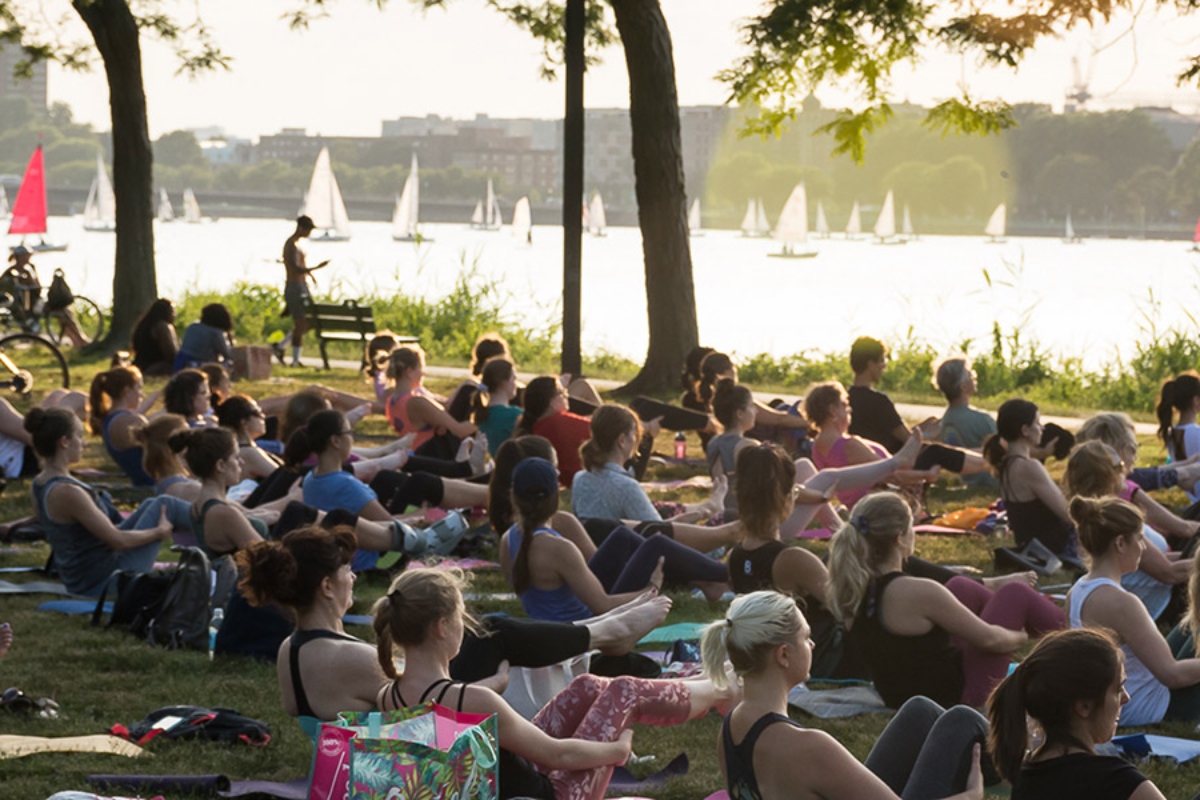 esplanade, parque, yoga, saludo al sol, QuéOnnda