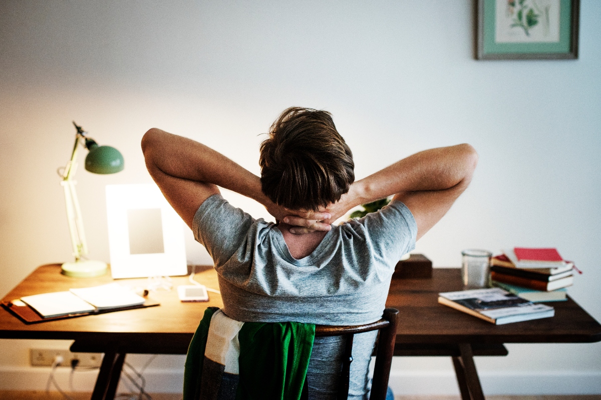 ¿Estrés laboral y familiar? Consejos prácticos para hombres latinos