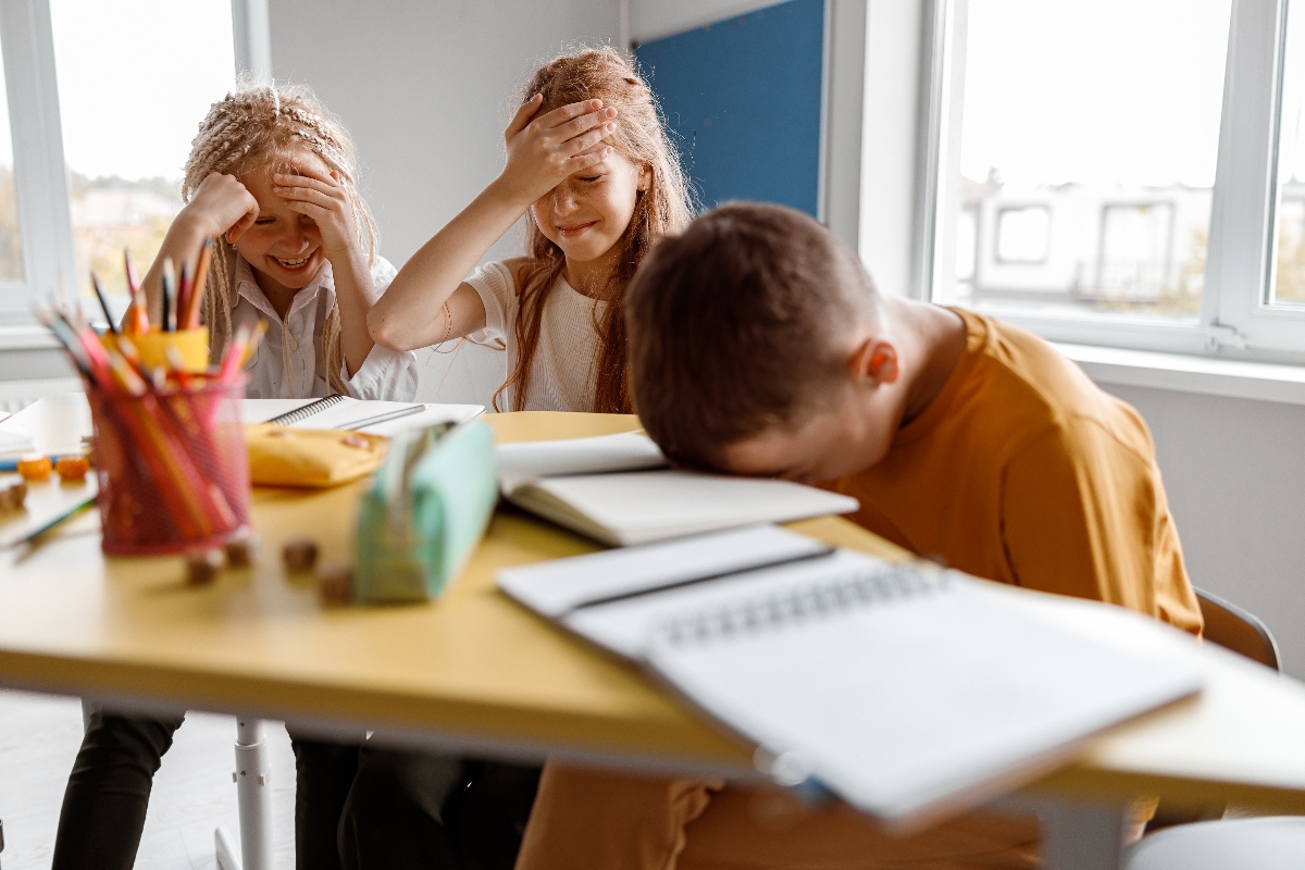 ¿Cómo proteger a tus hijos del estrés escolar? Consejos para padres hispanos