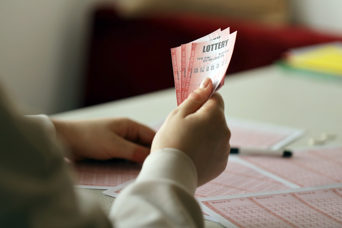 Una ayuda que no se desprecia: ¿Los indocumentados pueden ganar la lotería en EEUU?