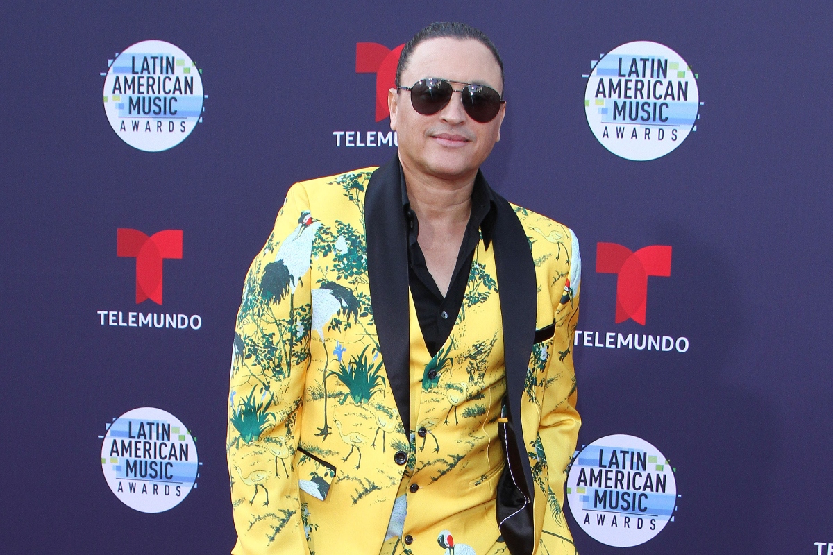 Marcando tendencias: La evolución de la moda en la música tropical