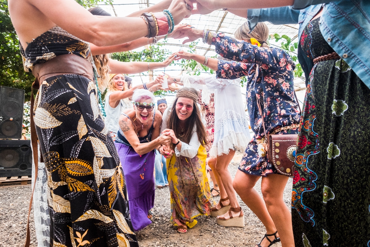 Música tropical y bienestar: Beneficios de bailar ritmos caribeños