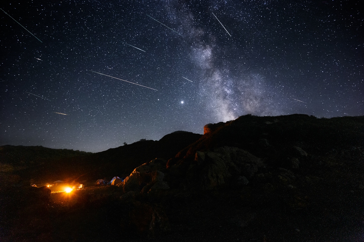 lluvia de estrellas, Perseidas, cielo nocturno, lluvia de meteoros, QuéOnnda