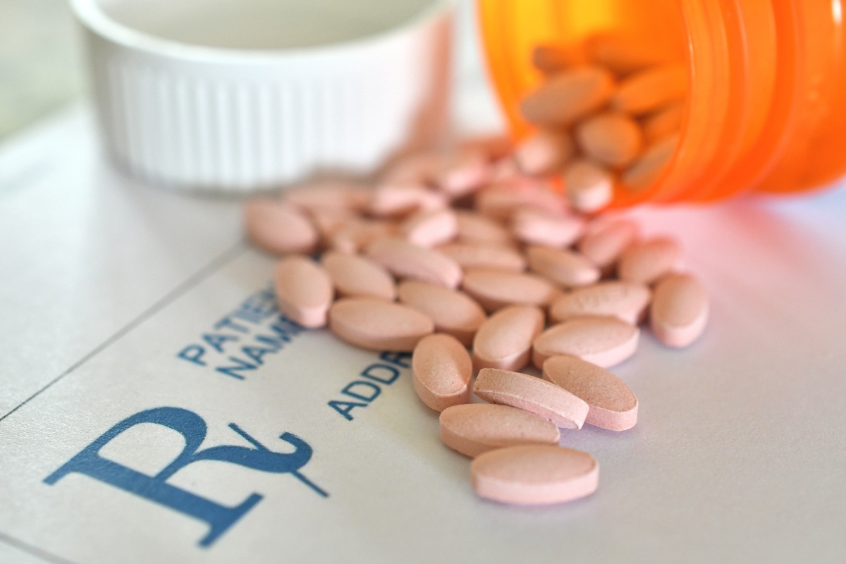 Medicamentos genéricos vs. de marca: Diferencias, eficacia y ahorro