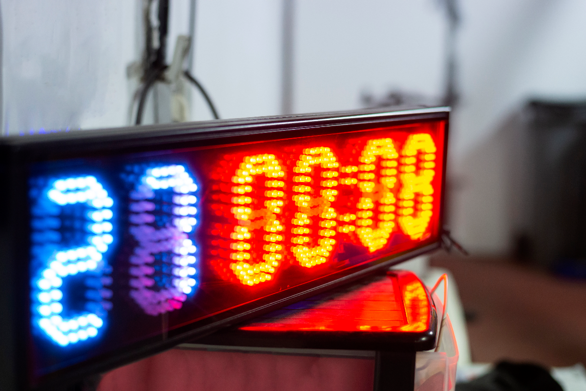 Reloj fin del mundo, fin del mundo, manecillas, medianoche, QuéOnnda