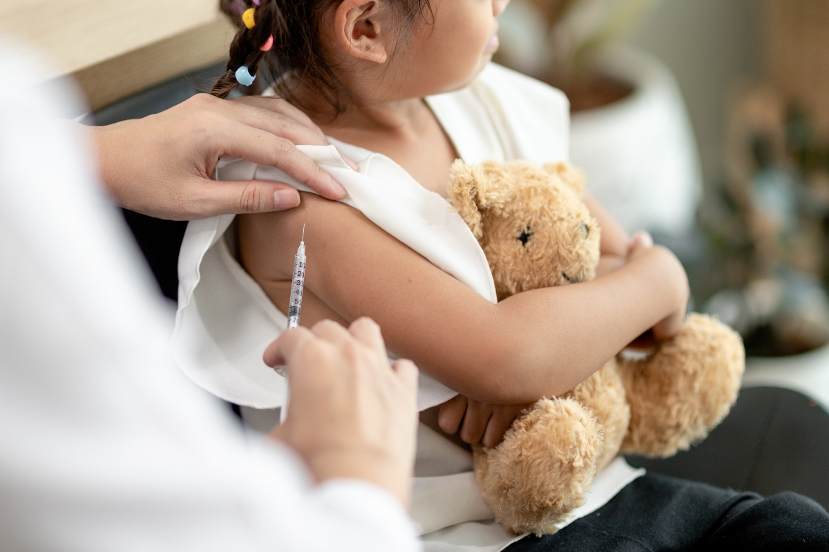 Vacunación Infantil en EEUU: Guía para papás latinos
