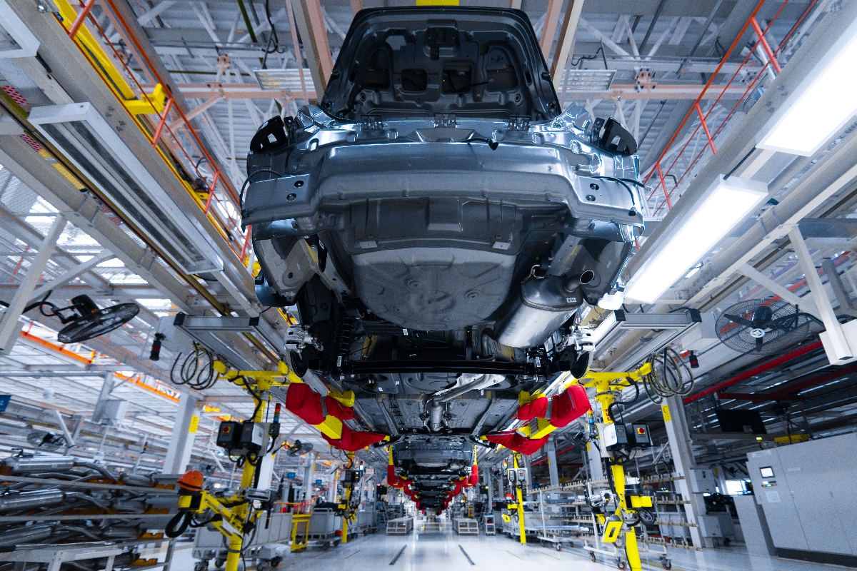 Industria automotriz de EE.UU. enfrenta desafíos por nuevos aranceles de Trump