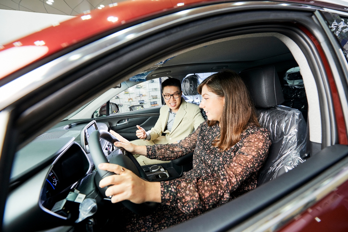 Autos económicos: Los 5 con el mejor rendimiento de combustible para 2025