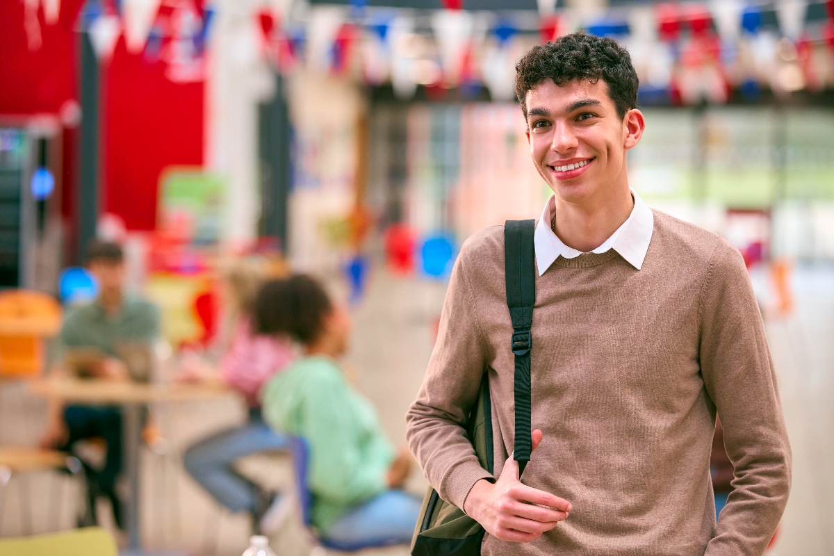 becas estudiantes latinos Boston, latinos Boston, becas Boston, QuéOnnda