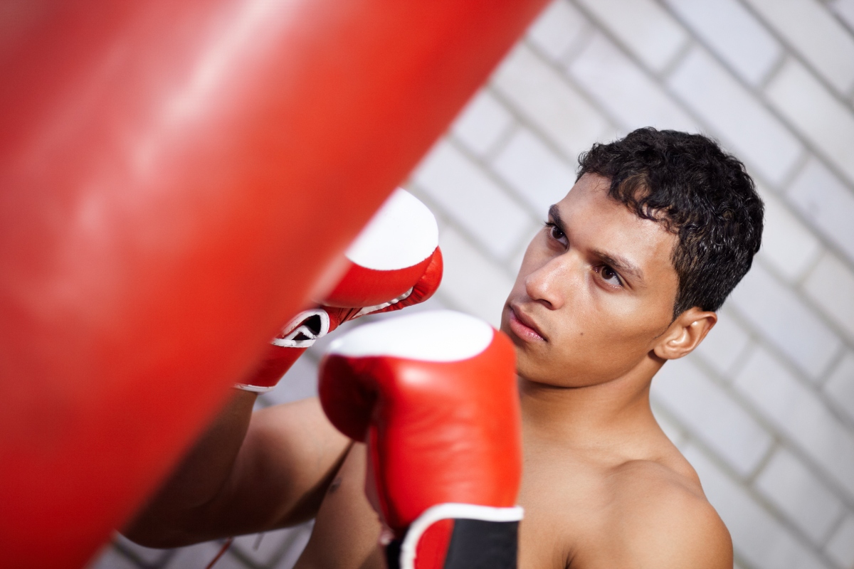 Superando adversidades: Cómo el boxeo ayuda a jóvenes hispanos