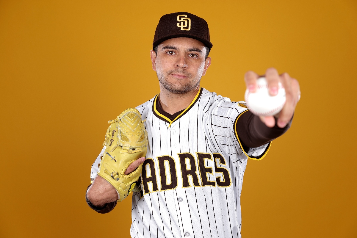Omar Cruz hace historia al integrarse a los Padres de San Diego en MLB