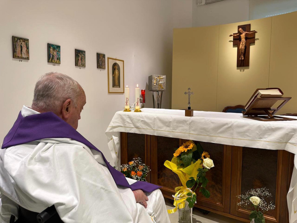 ¡Buena noticia del Papa! Difunden primera foto tras su hospitalización