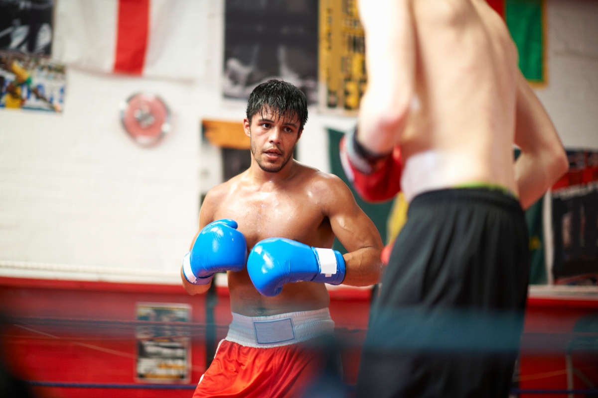 Gran reto: Peleadores hispanos buscan llegar a la cima del boxeo