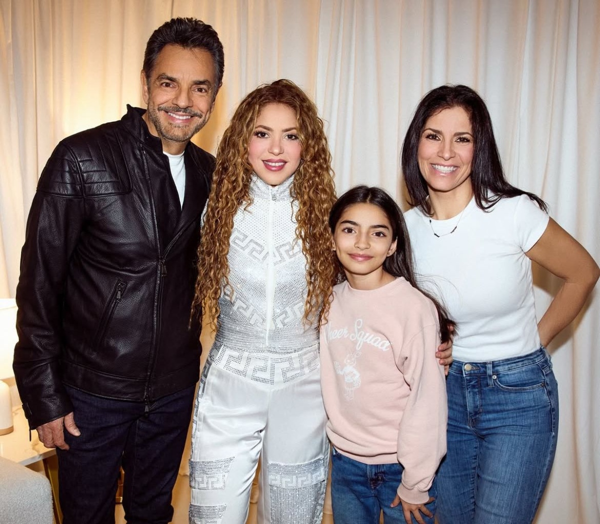 Eugenio Derbez, Shakira, espectáculos