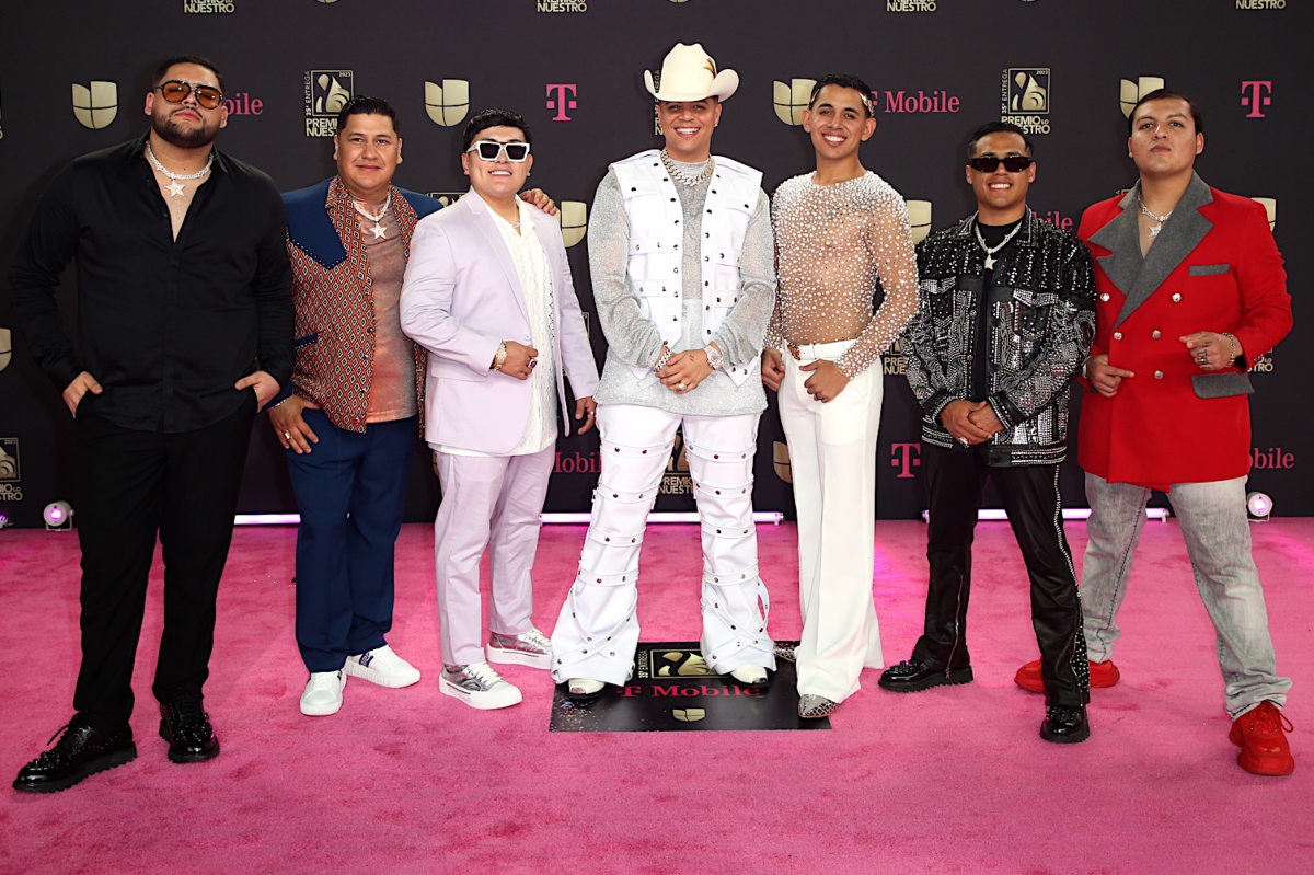 Grupo Firme se deslinda de los corridos: «No es algo que nos mueva»