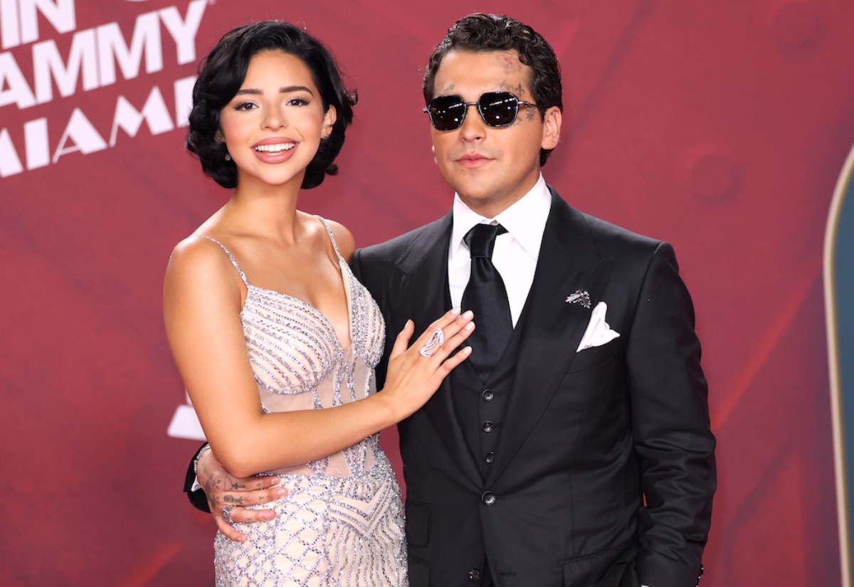 Ángela y Nodal celebran 9 meses de casados en traje de baño