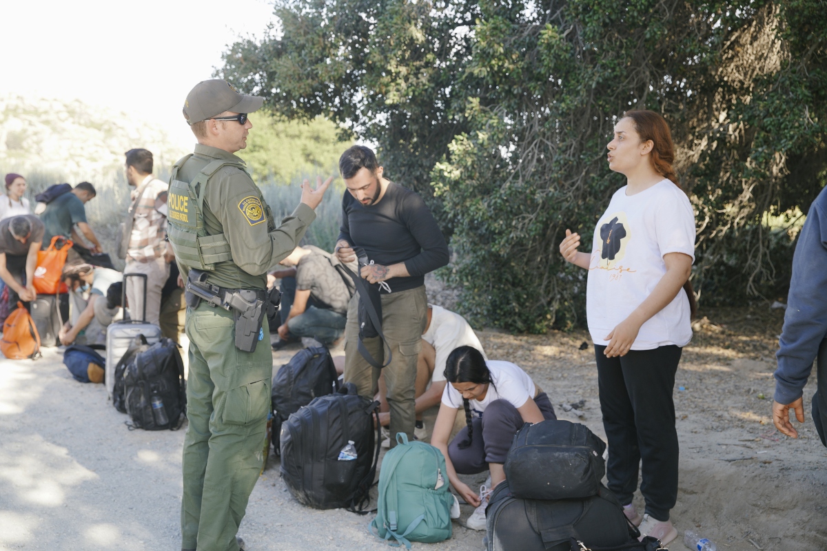 Gobierno de Trump confirma detención de 800 inmigrantes indocumentados
