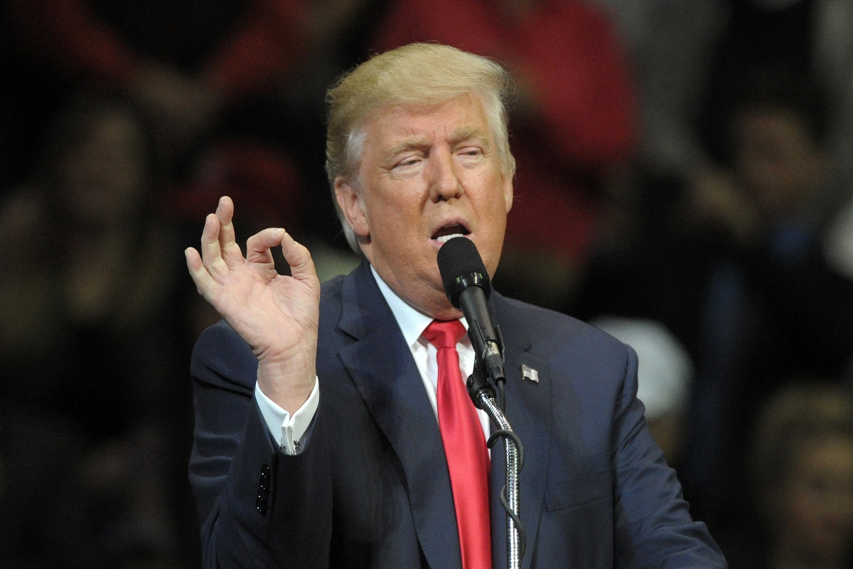 Nuevos aranceles de Trump golpearán más a familias hispanas de bajos ingresos