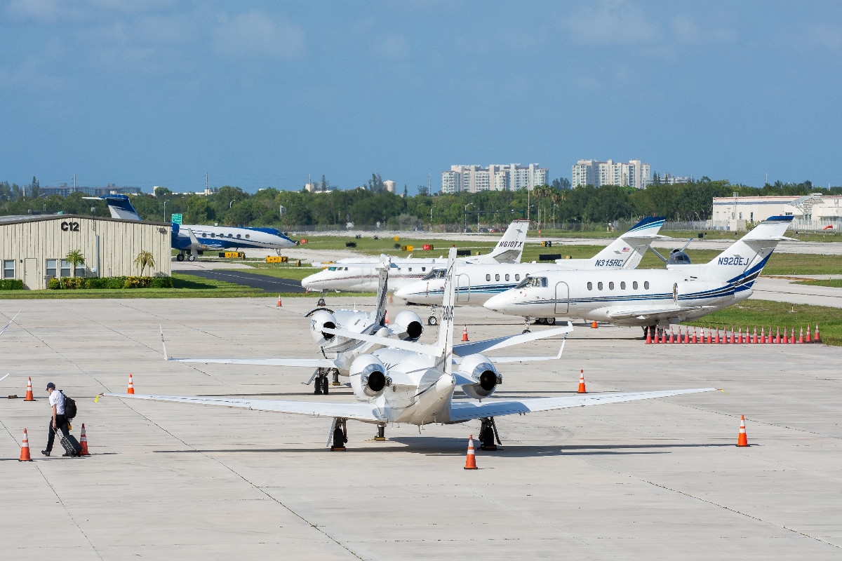 Avioneta se estrella en Florida: Tres muertos y una persona herida