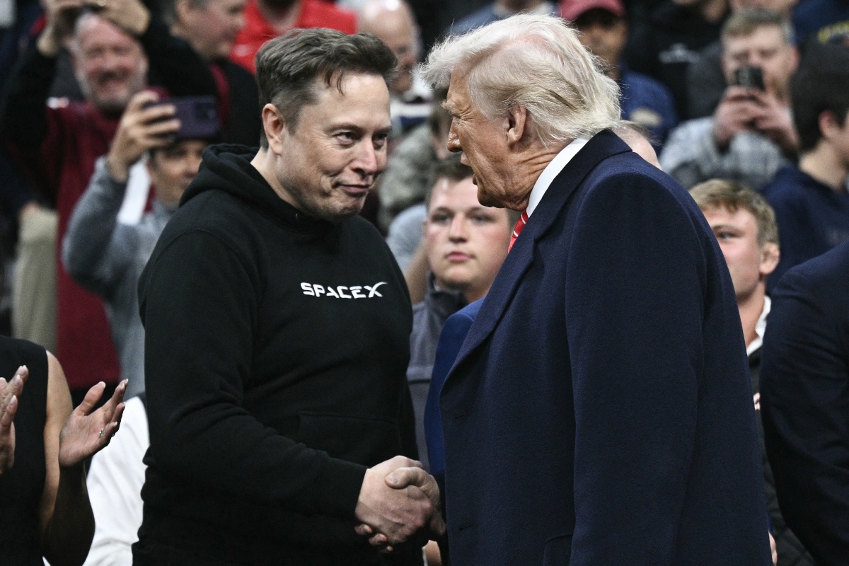 Elon Musk con un pie fuera de la Casa Blanca y Tesla ‘por las nubes’