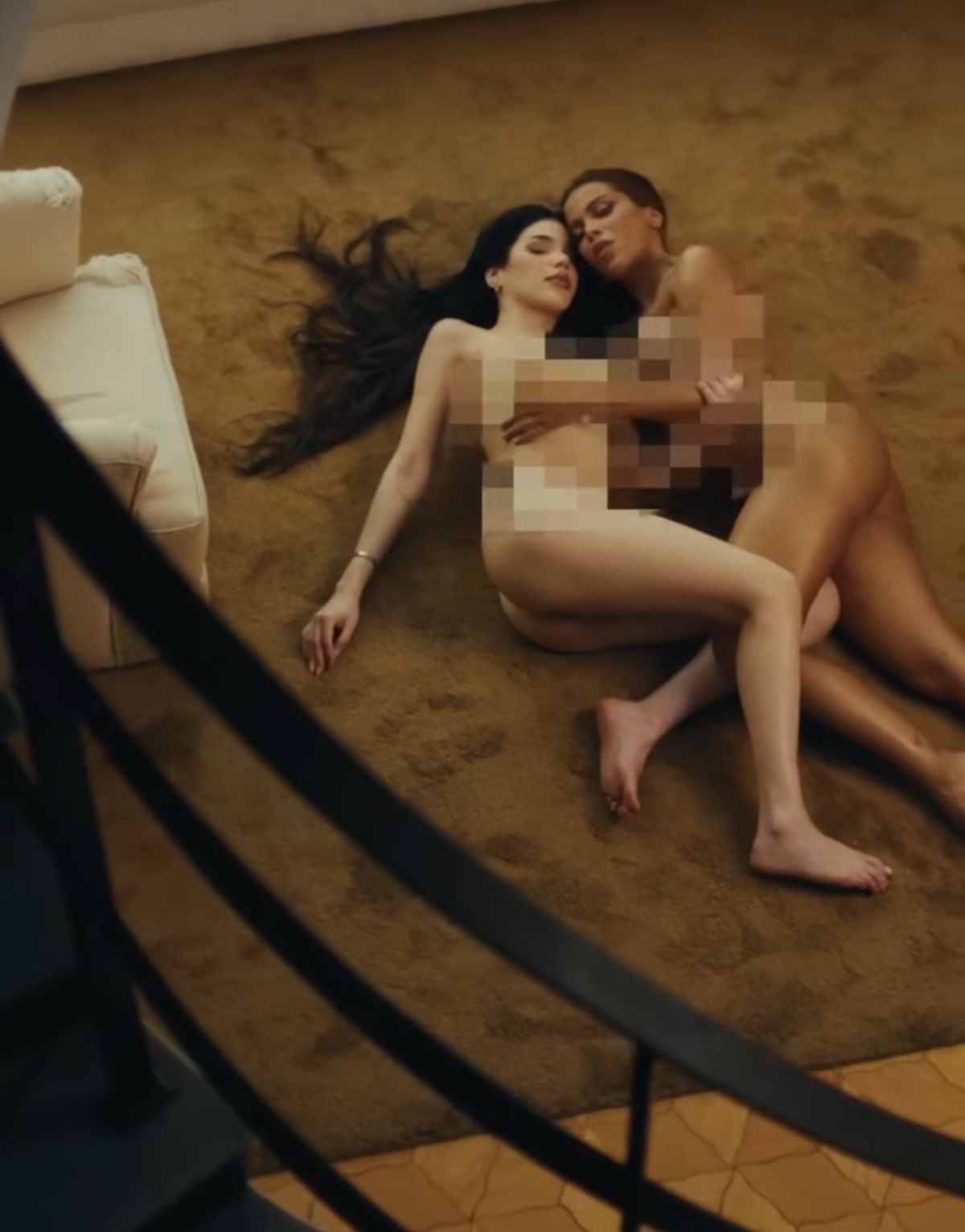 Anitta, En 4, canción
