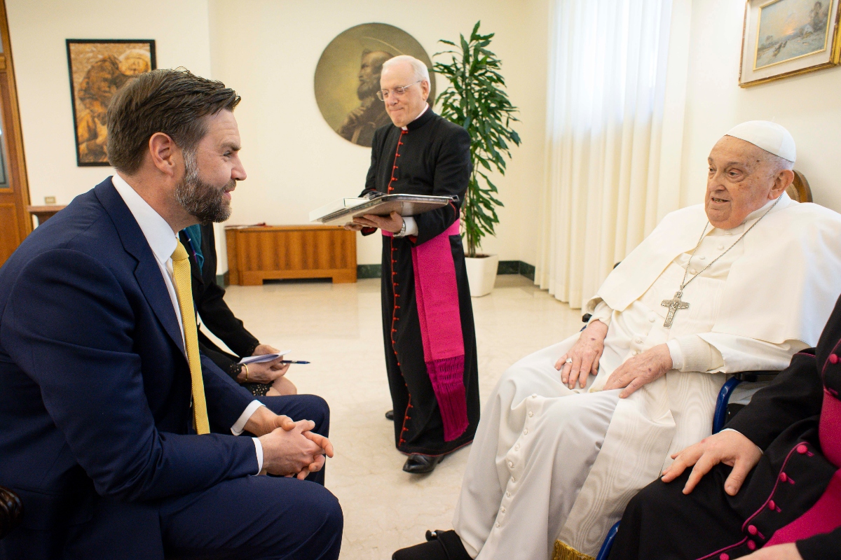 El papa Francisco recibe a JD Vance en el Vaticano en medio de tensiones