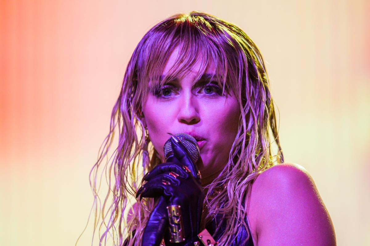 Miley Cyrus regresa a la música con su nuevo álbum Something Beautiful