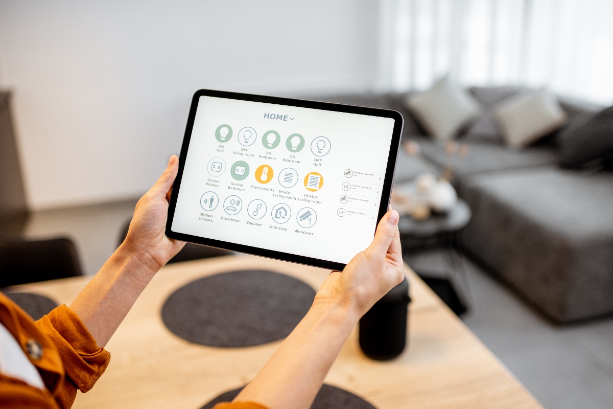Tecnología para hogares inteligentes: Guía práctica para hispanos en EEUU