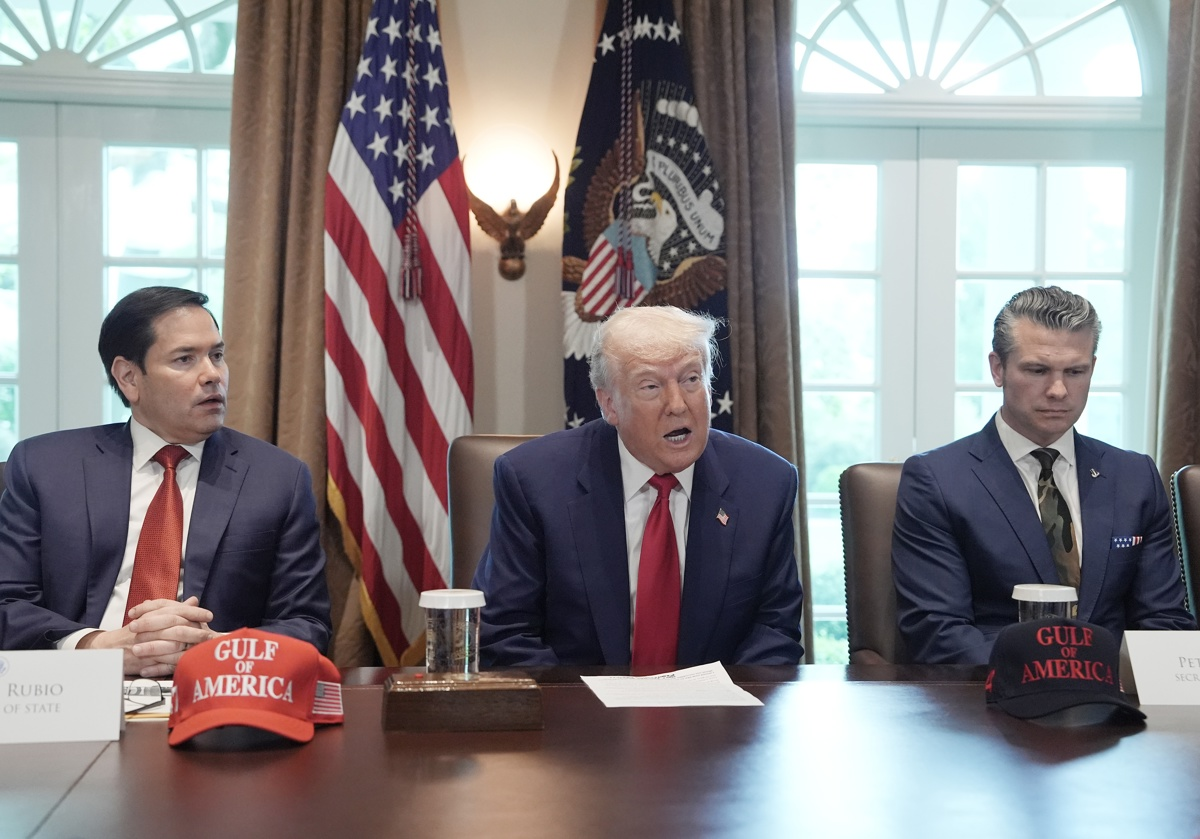 Trump culpa a Biden por la caída del PIB… y defiende sus aranceles