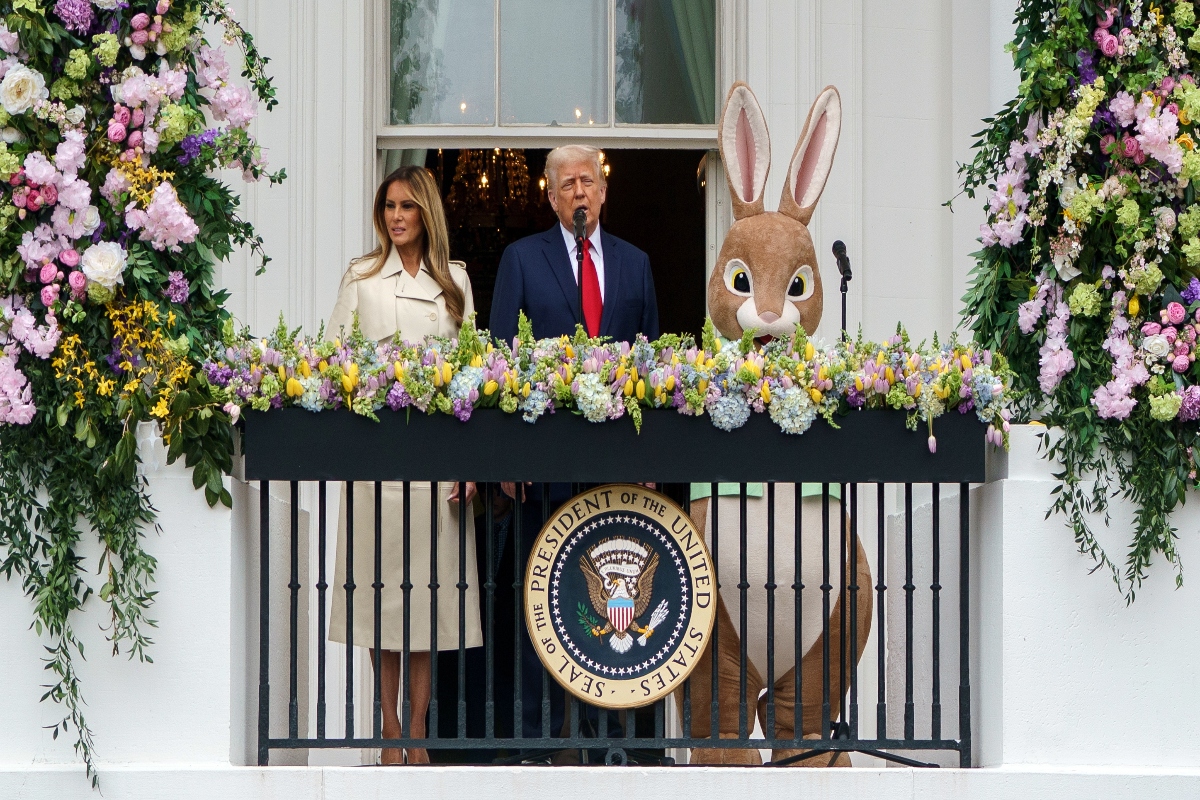Trump celebra la Pascua y rinde homenaje al papa Francisco