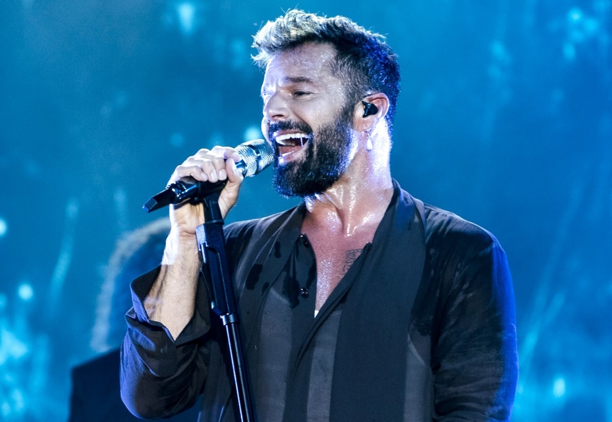 Ricky Martin sorprende a sus seguidores sin camisa luciendo sus músculos a sus 53 años