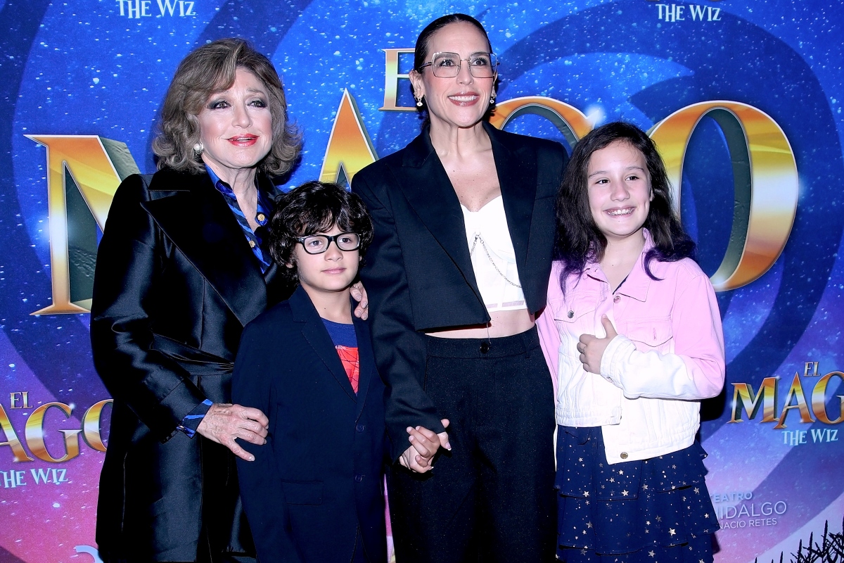 Hija de Angélica Vale hace su debut en show de su familia y Lucerito Mijares fue su madrina
