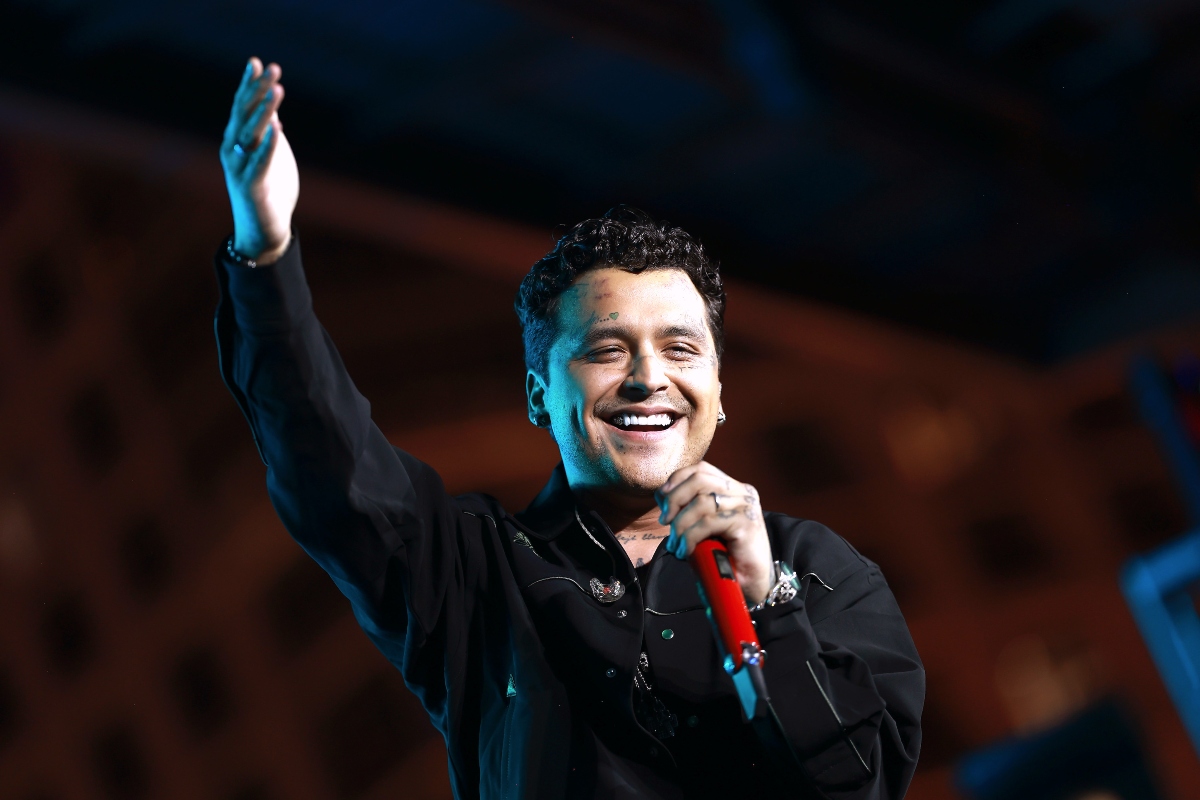 Critican a Christian Nodal tras aparecer en el show La Cotorrisa