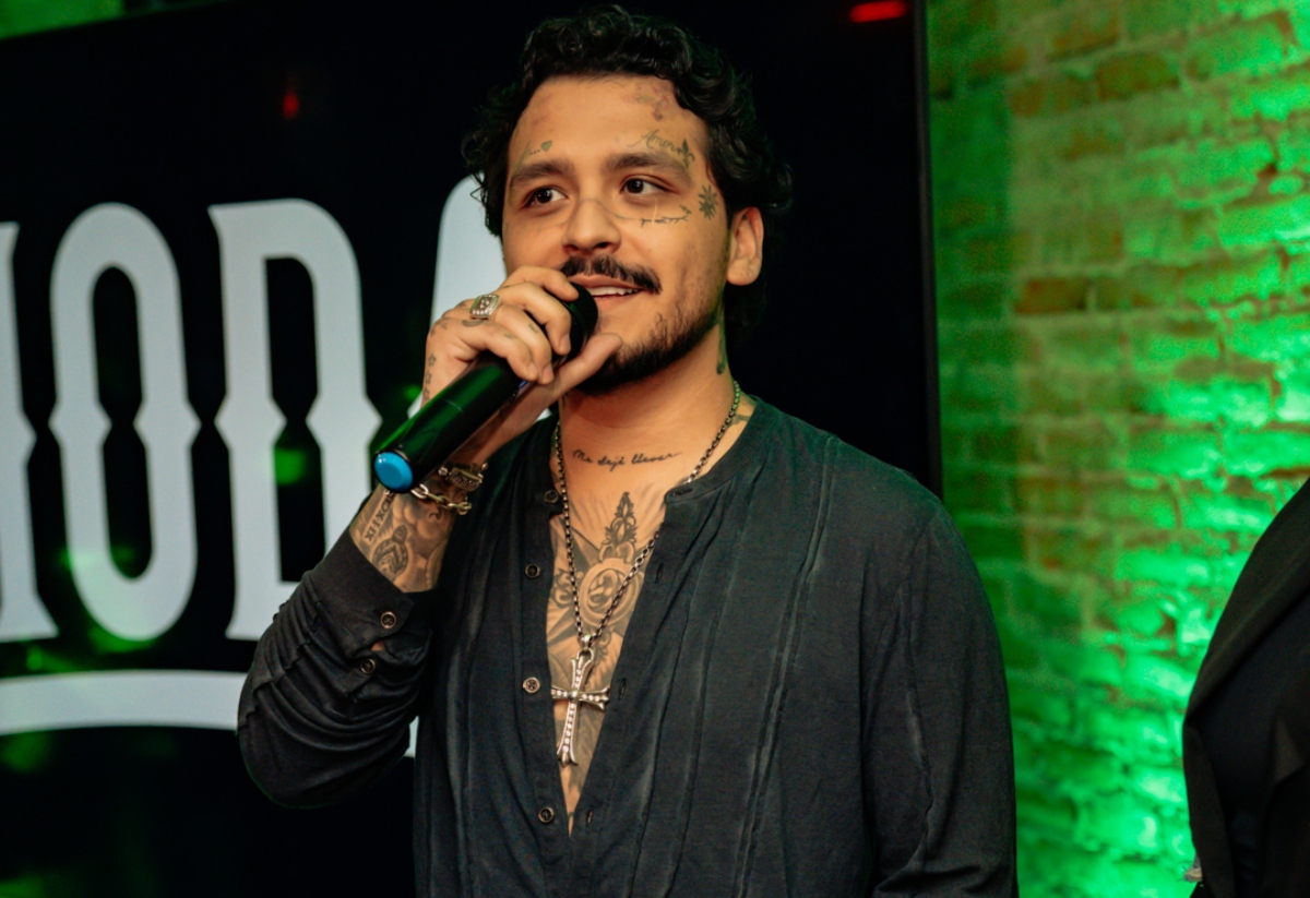 Christian Nodal se reúne con su hija Inti durante visita de Cazzu en México