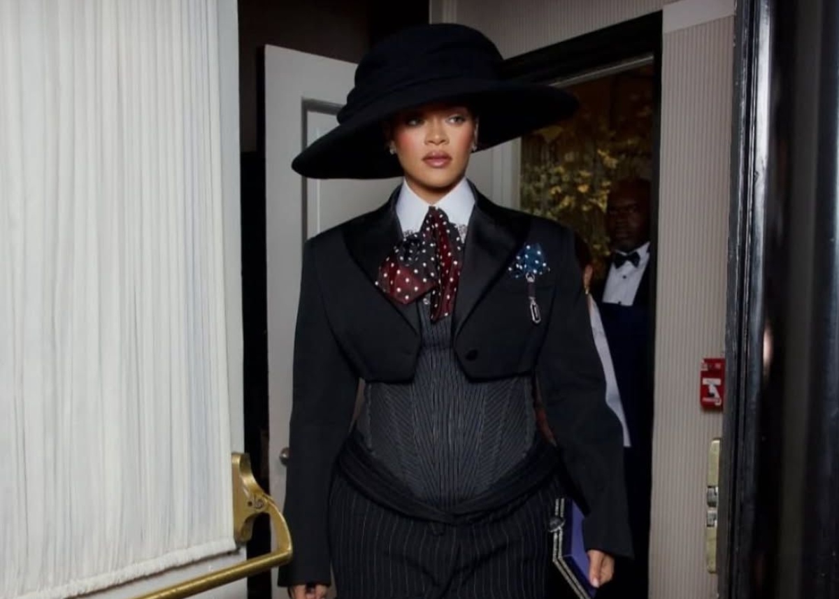 Rihanna aparece con avanzado embarazo en la MET Gala