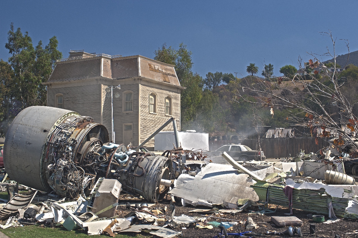 Tragedia aérea en San Diego: al menos dos muertos tras el choque de avión privado en zona residencial militar