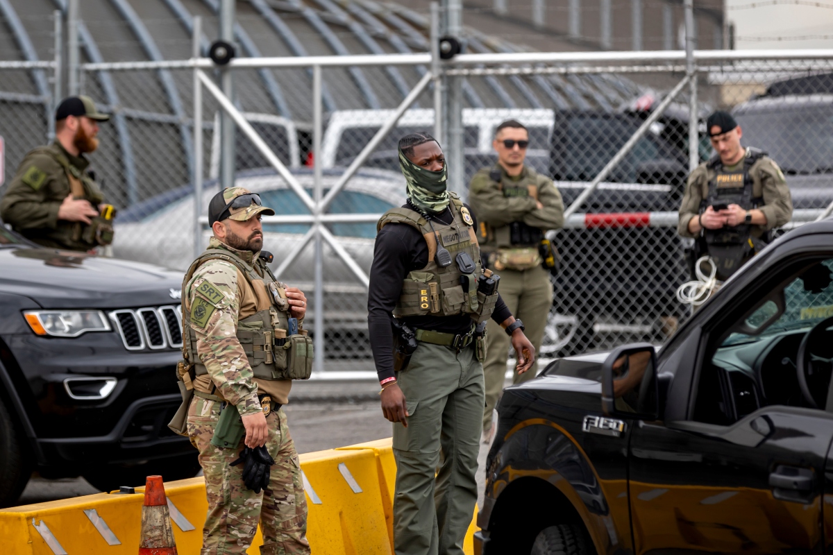 soldado, inmigración, ICE
