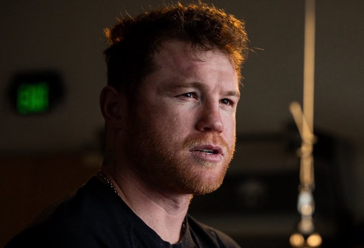 ¡Impone moda! El estilo ‘tipo pijama’ de Canelo Álvarez que todos quieren