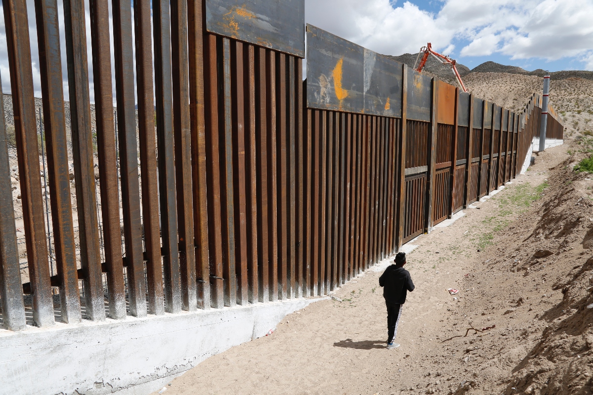Primer migrante se autodeporta con ayuda oficial y recibe $1,000 del gobierno de EEUU