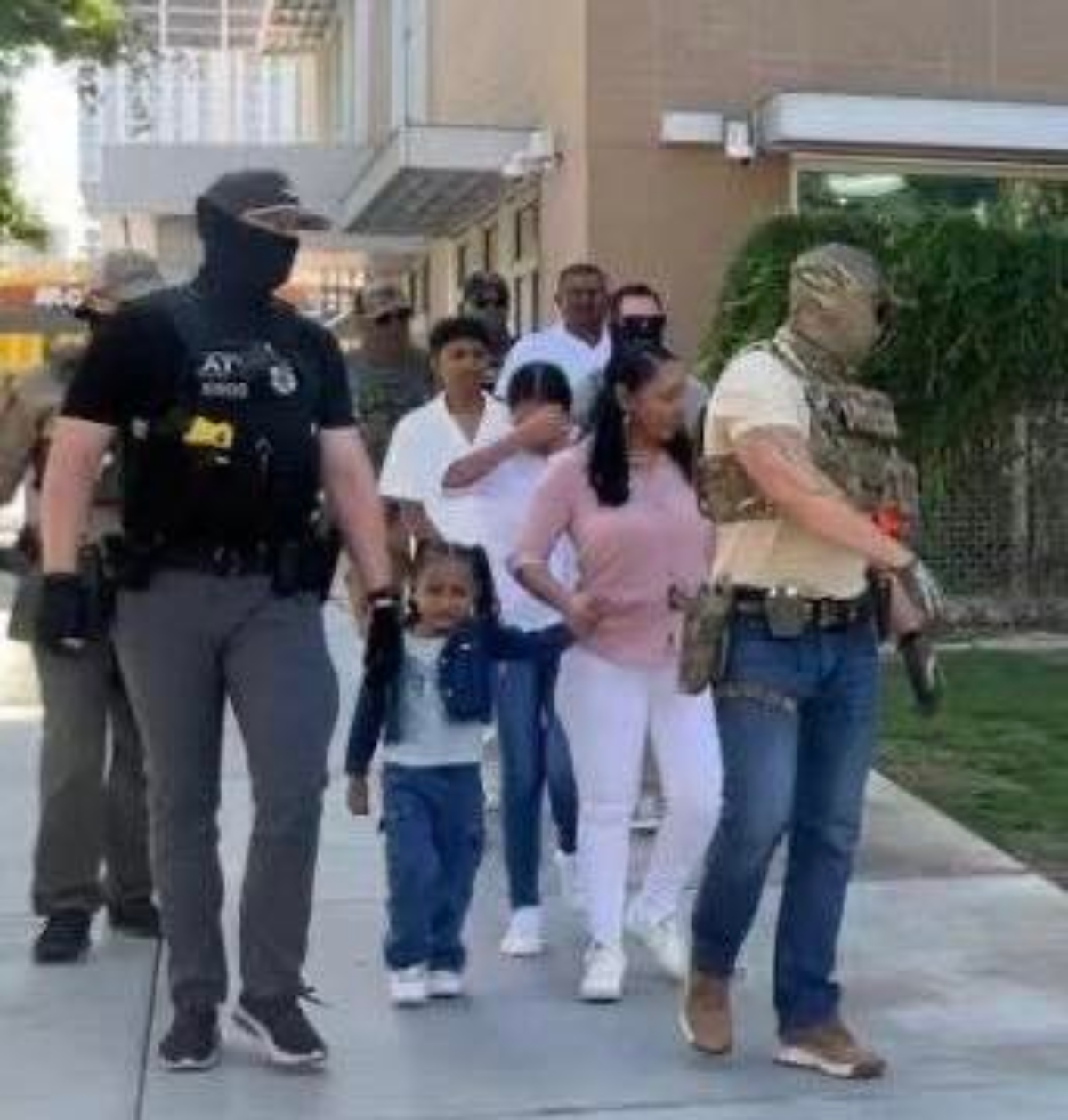 ICE detiene inmigrantes cortes, ICE, inmigrantes, cortes, QuéOnnda