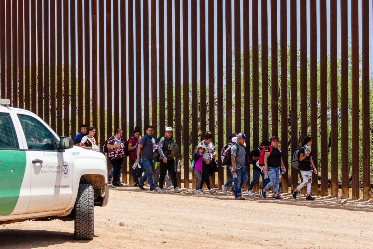 Cinco errores que pueden activar una orden de deportación sin que lo sepas